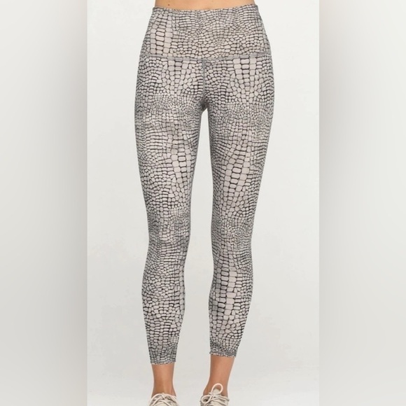Balance Collection Pants - Balance Collection Crocodile Print Leggings Grey&White High-Waisted Size Small